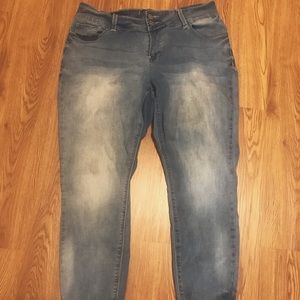 trendy skinny jeans! goes with everything